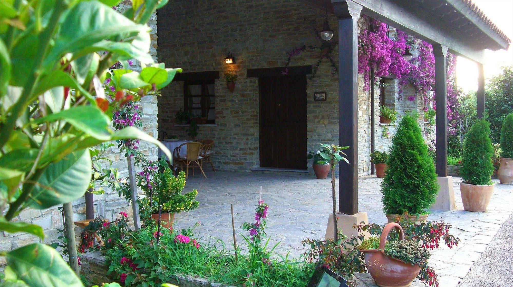 Hotel Rural Casona De Cefontes Exteriör bild